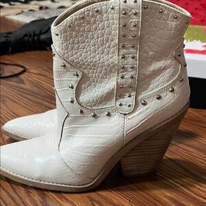 Sam Edelman White Western Ankle Boots 6.5